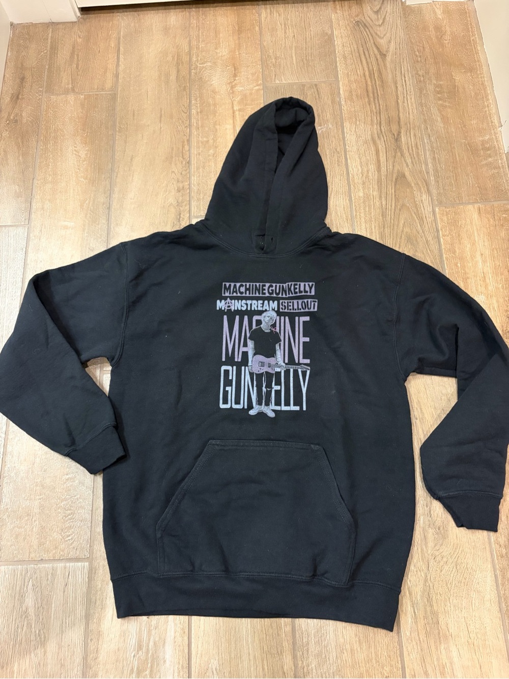official Machine Gun Kelly Mainstream Sellout black pullover hoodie concert Med